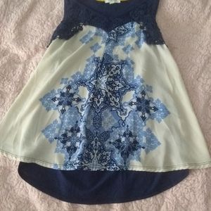 Taylor and Sage Woman's Blouse Size Medium